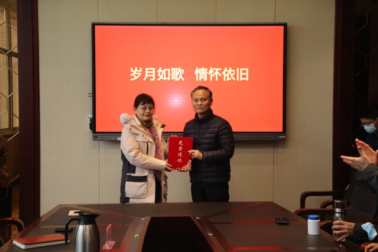 说明: C:\Users\Administrator\Desktop\荣休会\9P0A6374.JPG 说明: C:\Users\Administrator\Desktop\荣休会\9P0A6374.JPG